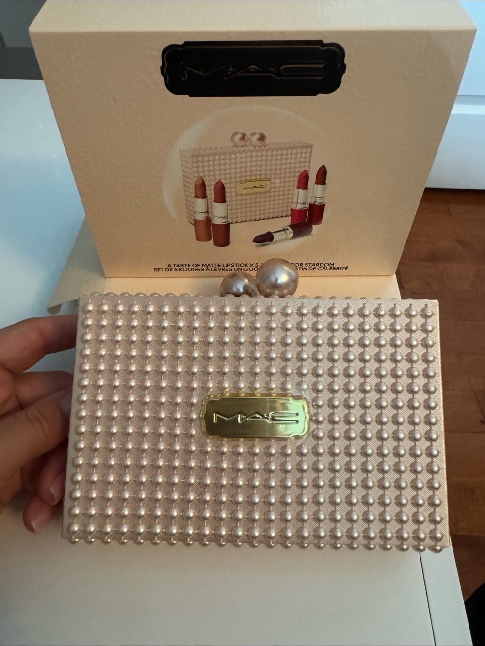 MAC “A Taste of Matte Lipstick: Destined for Stardom” Gift Set + cosmetic clutch - Picture 3 of 16